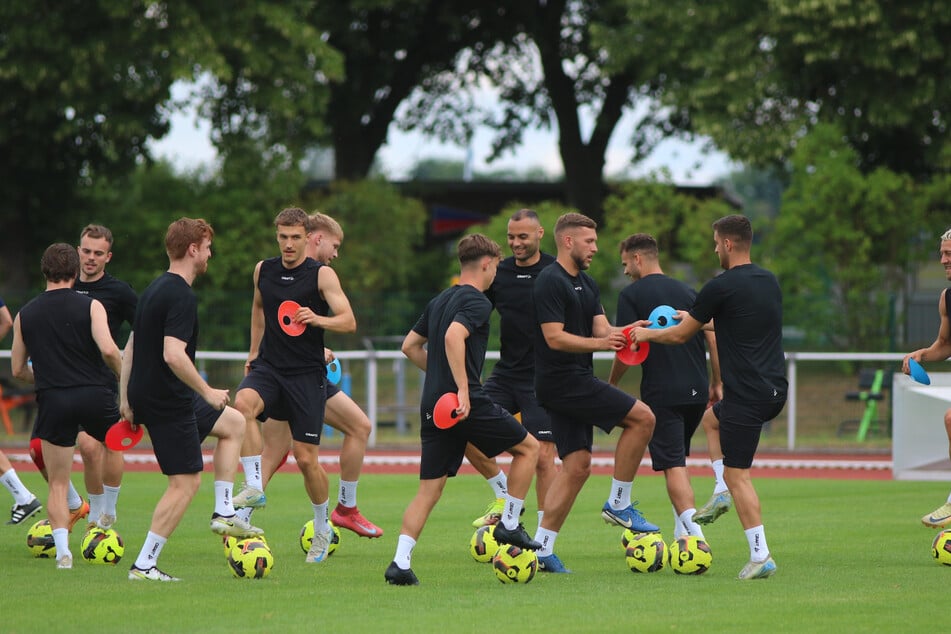 Gut gelaunt im Trainingslager: Die Mannschaft des 1. FC Lokomotive Leipzig.