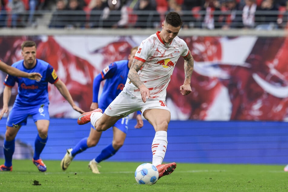 Während die einen den Wechsel von Benjamin Sesko (22) zum FC Arsenal bereits als sicher sehen, scheint er für andere noch vollkommen offen. Nun äußerte sich der Berater des Stürmers zu den Wechsel-Gerüchten.