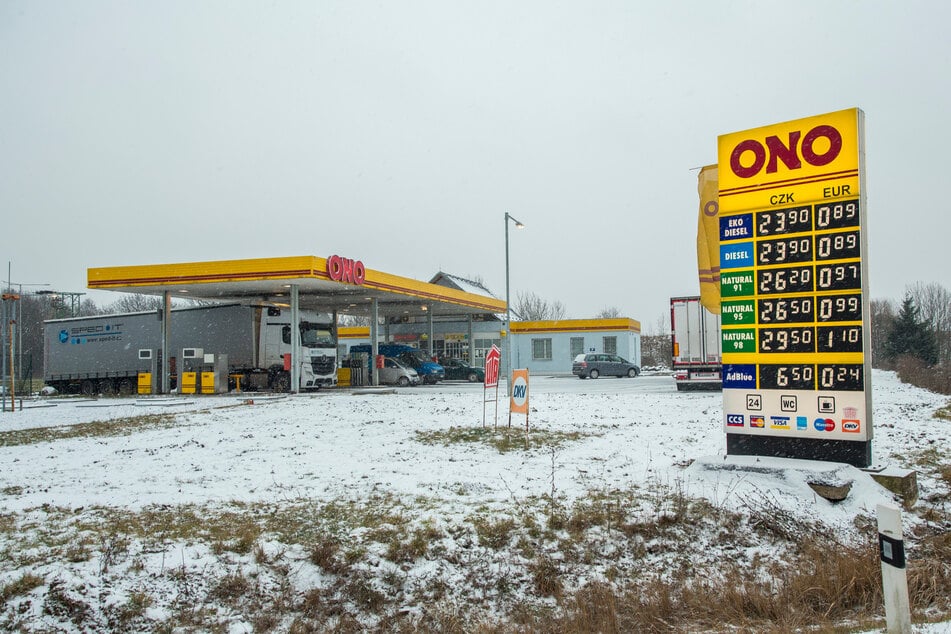 Die Ono-Tankstelle in Chlumec wird von vielen Sachsen angesteuert.