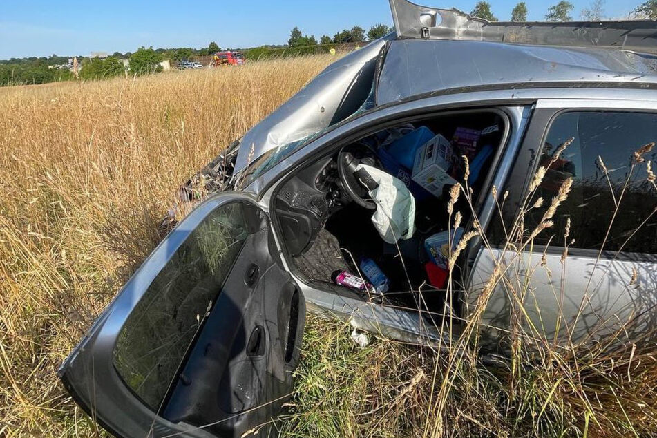 Unfall A4: Peugeot überschlägt sich mehrfach: Fahrer mit A4-Baustelle überfordert