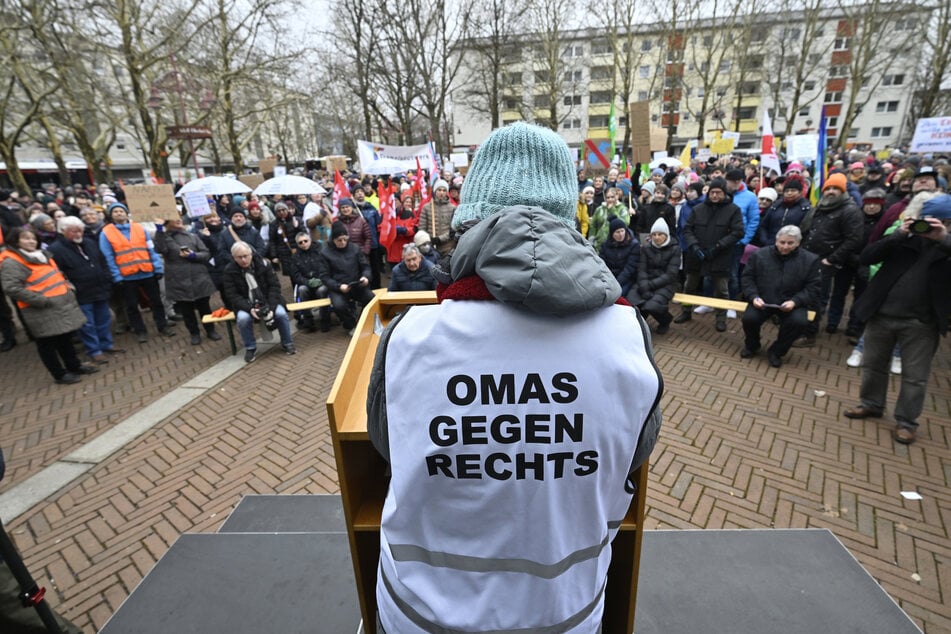 In Jena fand eine Demonstration der "Omas gegen Rechts" statt. (Symbolfoto)