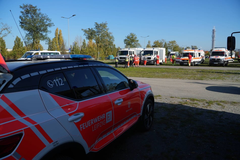 Für die Übung wurden Dutzende Fahrzeuge in den Leipziger Norden gebracht.