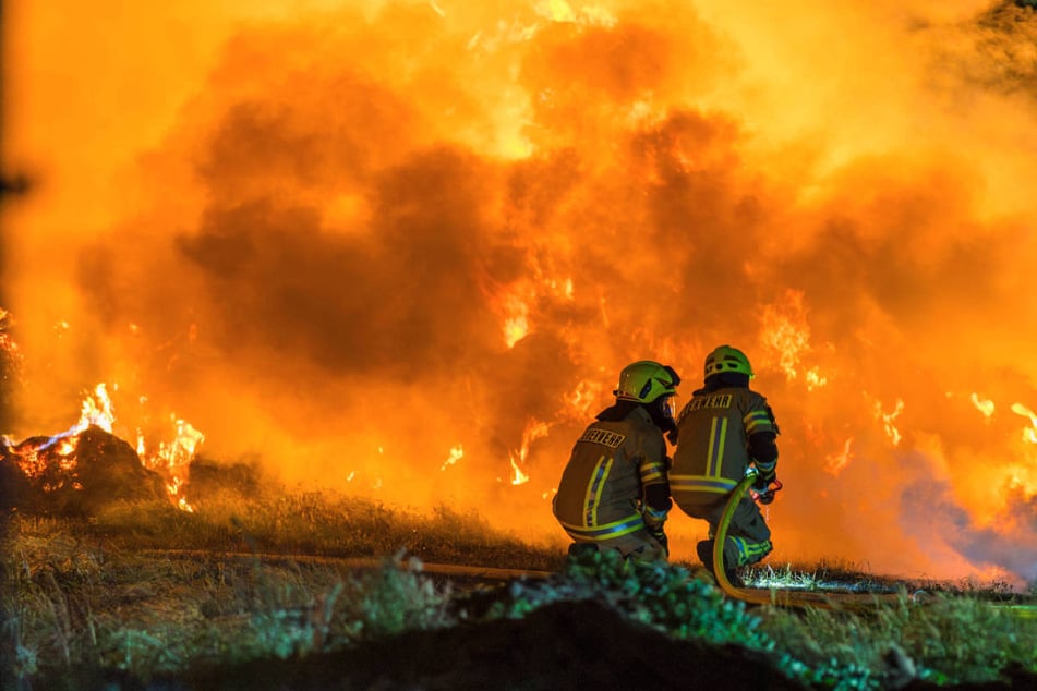 Die Feuerwehrleute sahen sich einem flammenden Inferno gegenüber.