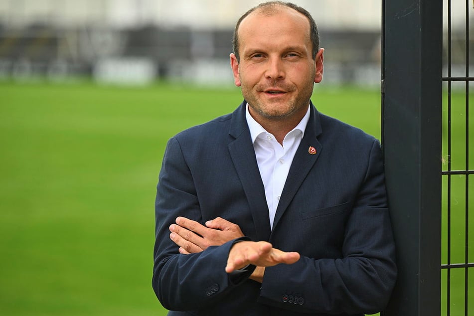 Dynamos Geschäftsführer Kommunikation David Fischer (39) hat erklärt, was der Verein genau vorhat.