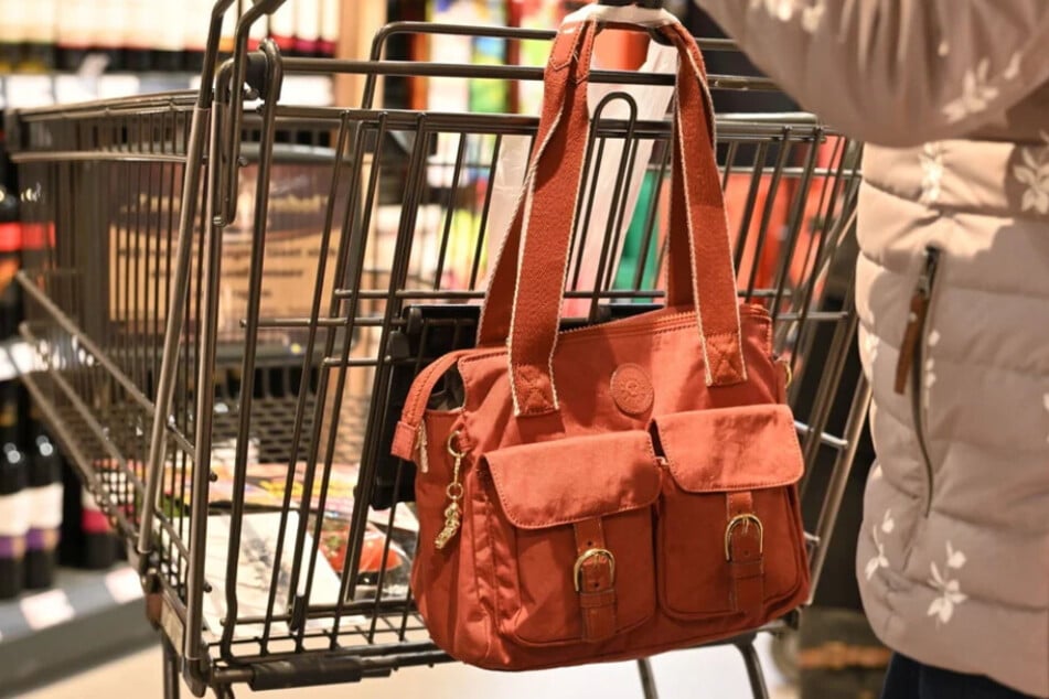 Diebe nutzen unaufmerksame Momente. Lasst Eure Handtaschen daher nie unbeaufsichtigt! (Symbolbild)