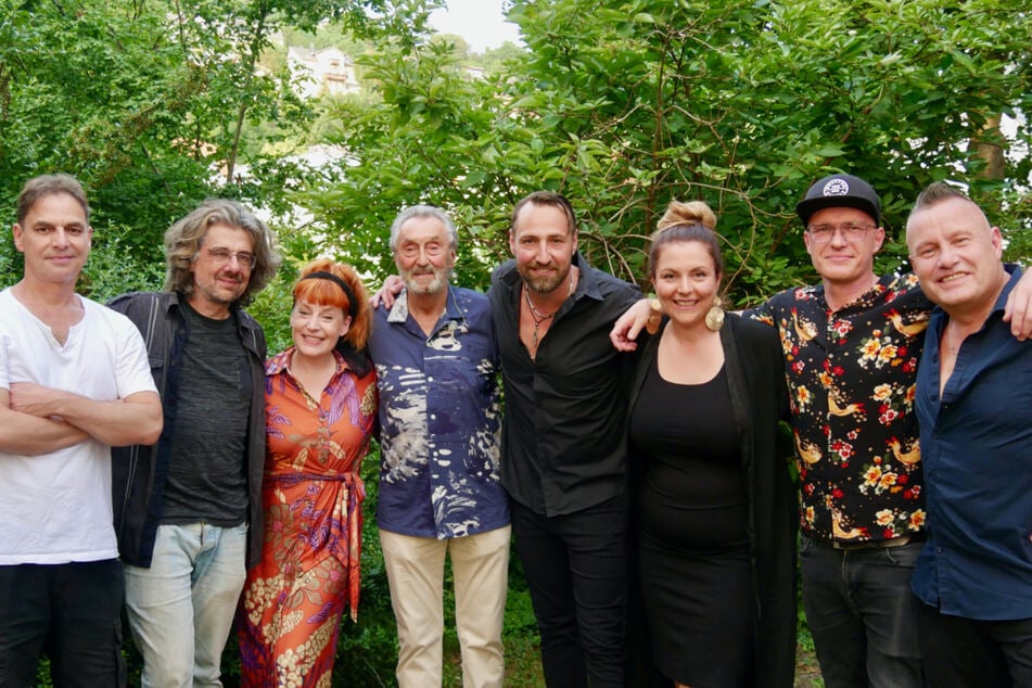 Sascha Aust & Friends (v.l.): Frederik Sunesen, Andreas Krug, Clarissa Karnikowski, Bernd Aust, Sascha Aust, Susann Omorogbe, Thomas Hübel, Tom Vogel.