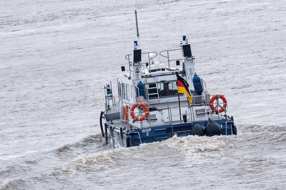 Am Dienstag wurde eine leblose Person in der Elbe entdeckt und geborgen. (Symbolfoto)