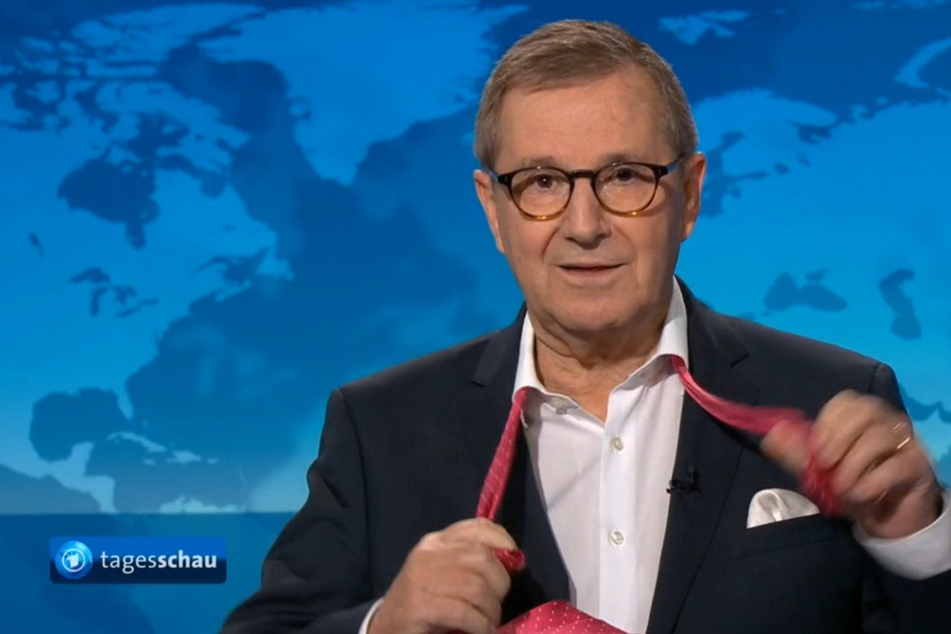 Jan Hofer (68) legt nach seiner letzten Tagesschau-Sendung die Krawatte ab.
