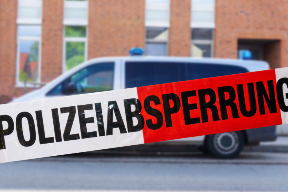 Die Polizei hat bereits einen Tatverdächtigen, den Mitbewohner des Toten, festgenommen.