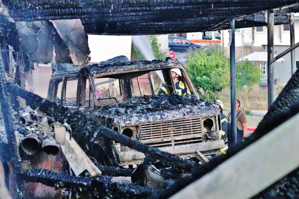 Das Auto brannte vollkommen aus.