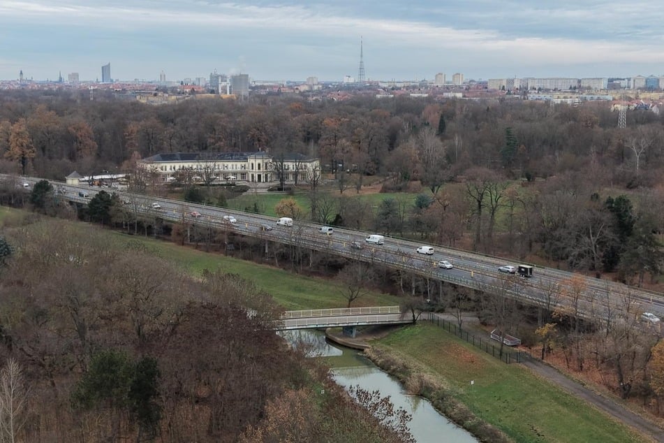 Auf einem Teil der Brücke wird im kommenden Jahr kein Verkehr mehr rollen. (Archivbild)