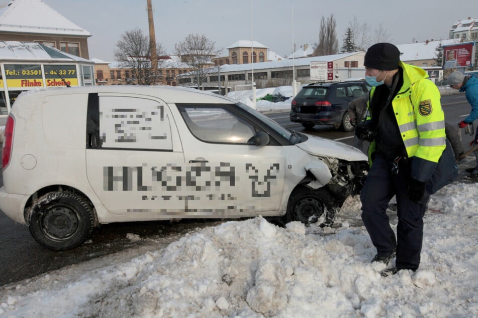 Die Polizei ermittelt derzeit noch zur Unfallursache.