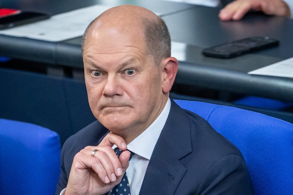 Bundeskanzler Olaf Scholz (66, SPD) will noch vor Ende des Monats Unternehmensvertreter, Gewerkschaften und Wirtschaftsverbände zu einem Industriegipfel ins Kanzleramt einladen.