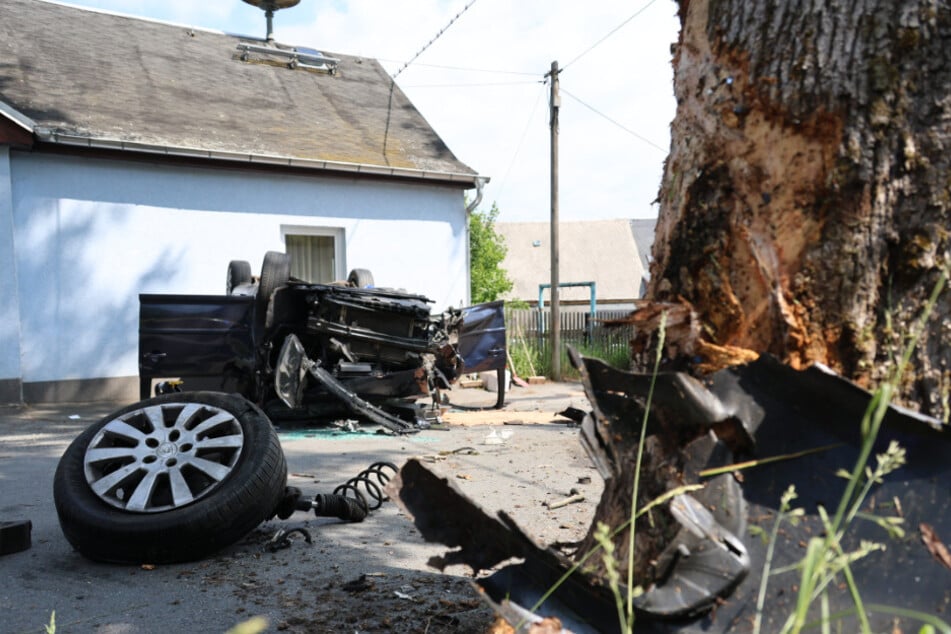 Bei dem Unfall verlor der VW auch ein Rad.