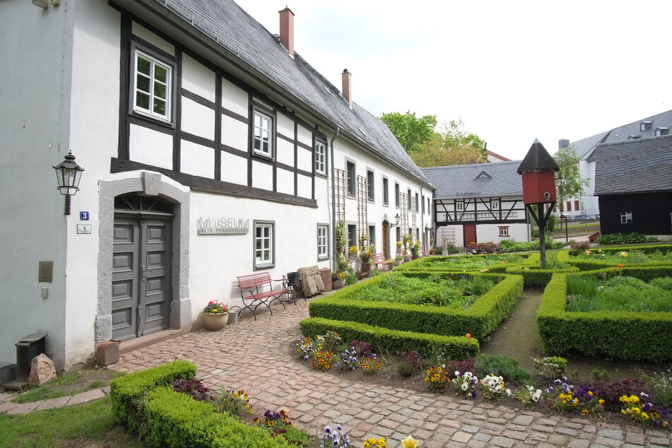 Am Museum "Alte Pfarrhäuser" findet das Scheunenfest statt.