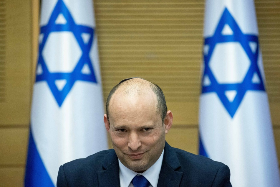 Far-right politician Naftali Bennett has been sworn in as Israel's new prime minister.