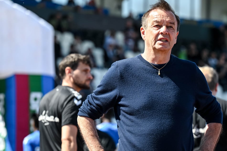 Otmar Schork (68) wird versuchen ein Team für die Rückrunde zu basteln, das den Klassenerhalt schaffen kann.