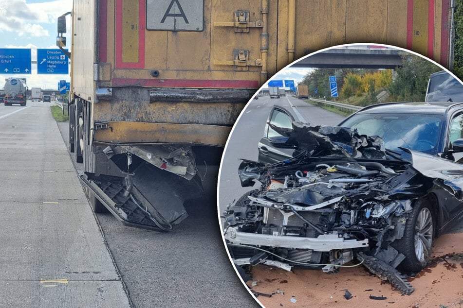 Unfall A9: Sperrung nach A9-Unfall: BMW-Fahrer kracht gegen Lkw