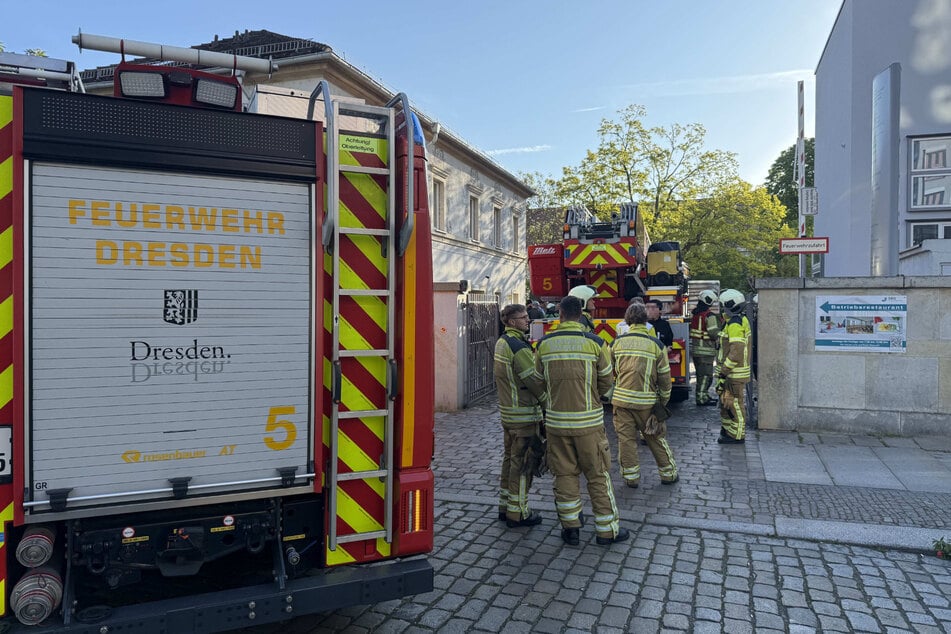 Einsatz der Feuerwehr am Dienstagmorgen an der SBG Dresden in der Johannstadt.