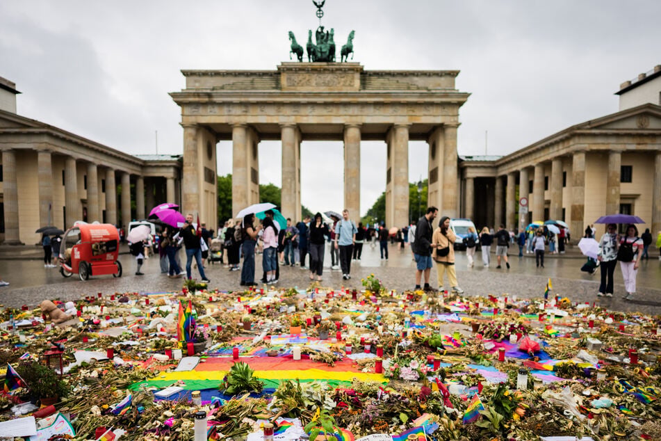 Bistum geht auf Distanz: Pfarrer im Ruhestand sieht CSD-Anschlag als "Signal des Himmels"