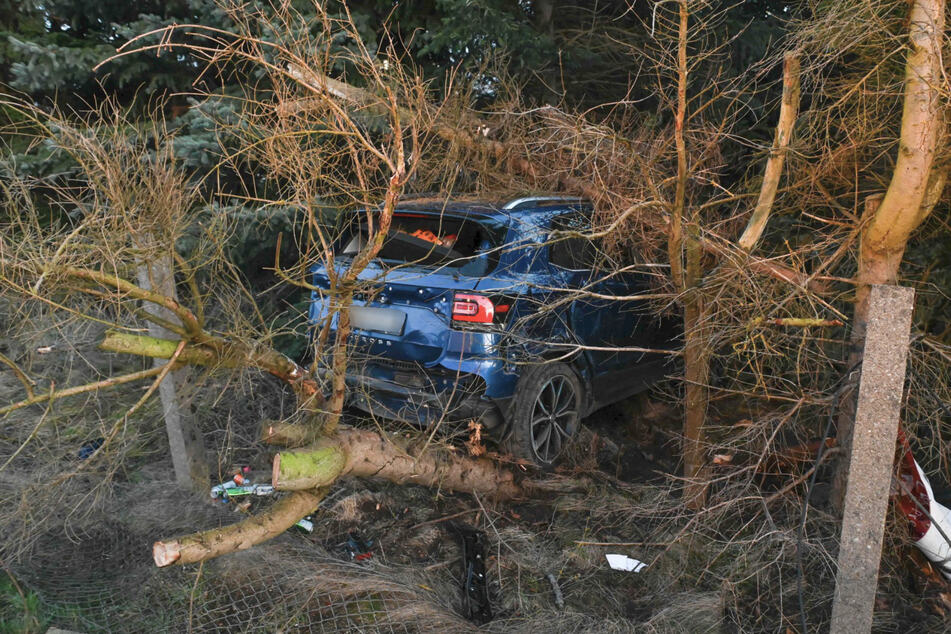 In Pressel landete am Montag ein Volkswagen T-Cross auf einem Grundstück.