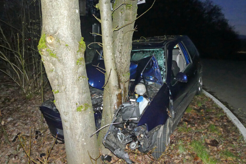 Der VW Polo erlitt bei dem Unfall einen Totalschaden und musste abgeschleppt werden.