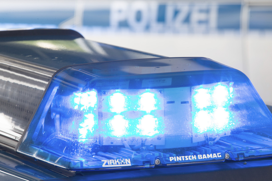 Für die Seniorin kam jede Hilfe zu spät. Sie starb laut Polizei im Krankenhaus. (Symbolbild)