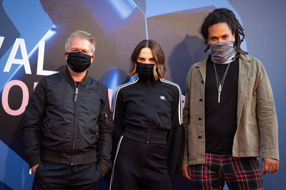Die Mitglieder der Anchor Jury 2020 des Reeperbahn Festivals (v.l.) Markus Kavka, Melanie C., und Frank Delle traten mit Maske auf den roten Teppich.