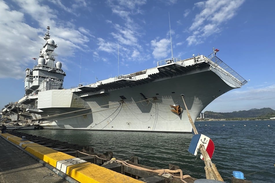 Frankreich verlegt in Vorbereitung einer neutralen Marine-Mission in der Straße von Hormus seinen Flugzeugträger näher an die Meerenge heran.