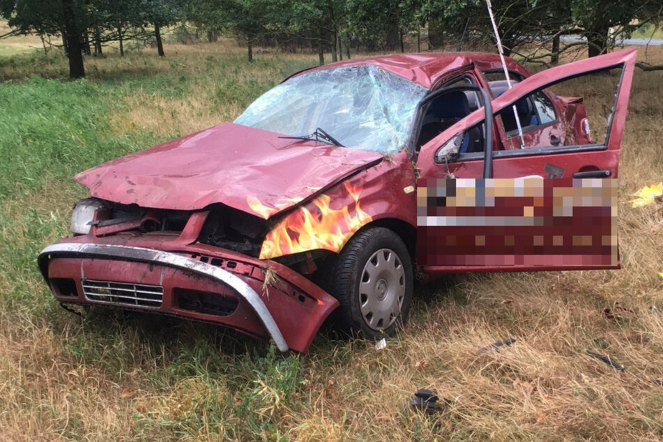 58-Jähriger wollte Reh ausweichen: VW überschlägt sich mehrfach!