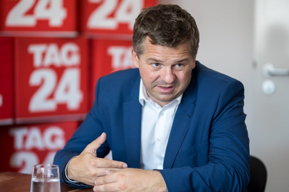 TAG24 sprach mit dem Ministerpräsidenten vor der Sachsen-Anhalt-Wahl unter anderem über die Auftritte von Dieter Hallervorden, aber auch seine ersten Monate im Amt.