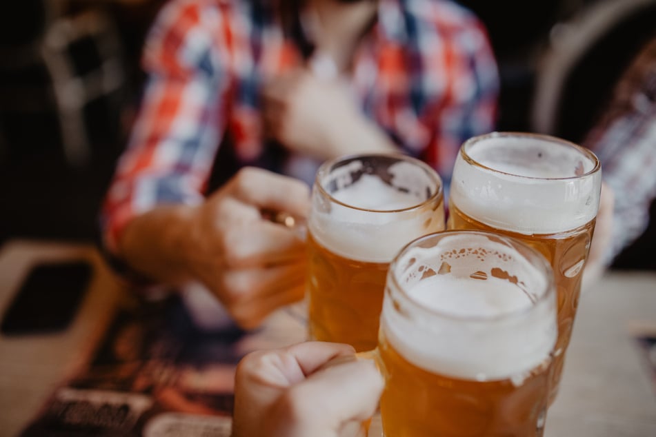 Was macht das Bier? Es löscht den Durst.