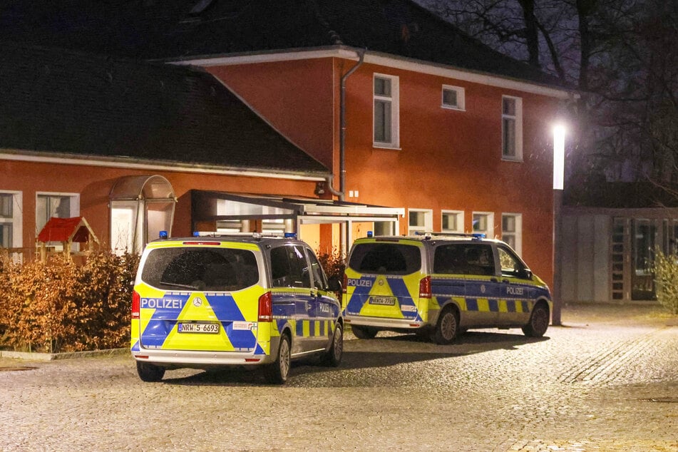Die Polizei wurde gegen 20.40 Uhr am Dienstagabend zu dem Einfamilienhaus in Wuppertal-Elberfeld alarmiert.