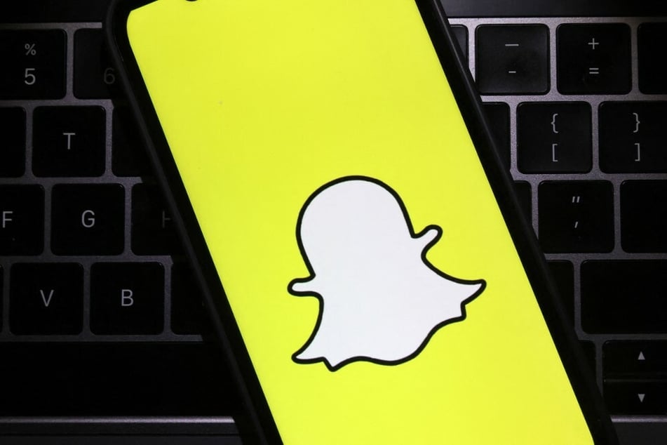 Snapchat for Web allows users to communicate outside of the app.