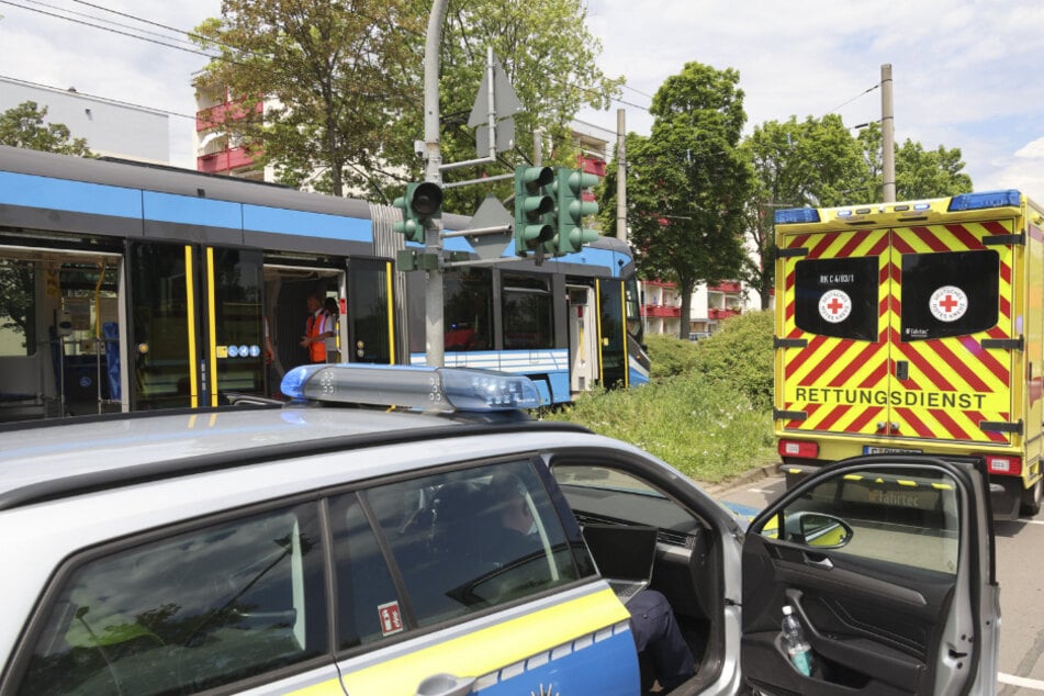 Eine Straßenbahn der Linie 4 erfasste am Samstag eine Frau.