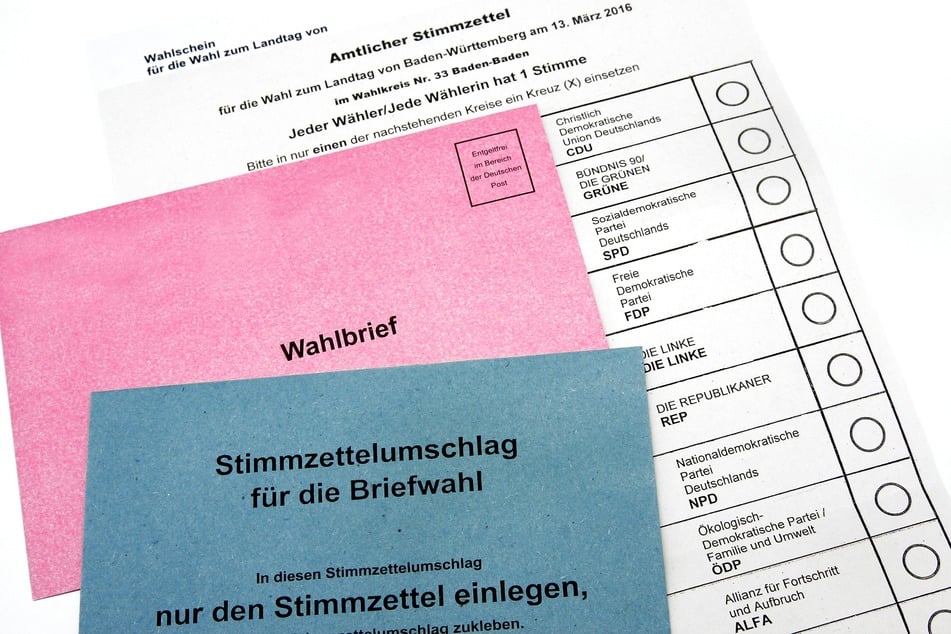 Nur wer den beigelegten Umschlag für seine Briefwahl nutzt, kann seine gültige Stimme abgeben. (Symbolbild)