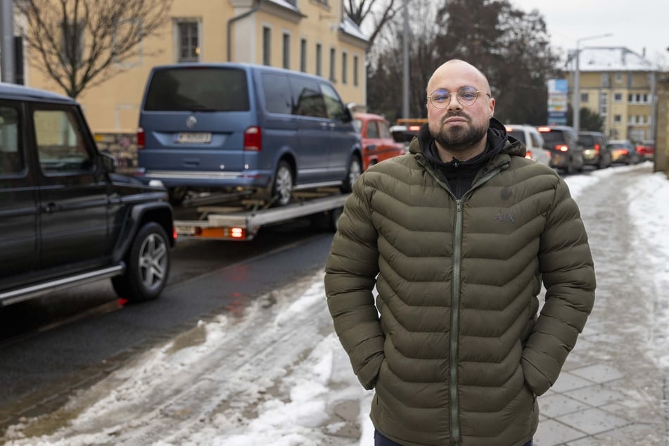 Johann Dittrich (28) aus Laubegast hofft, dass das Verkehrs-Chaos in seinem Viertel endlich mal ein Ende hat.