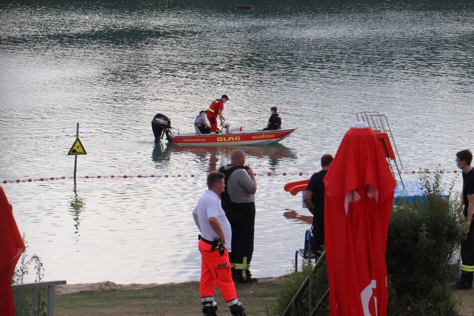 Das Strandbad wurde mit Beginn des Einsatzes geräumt.