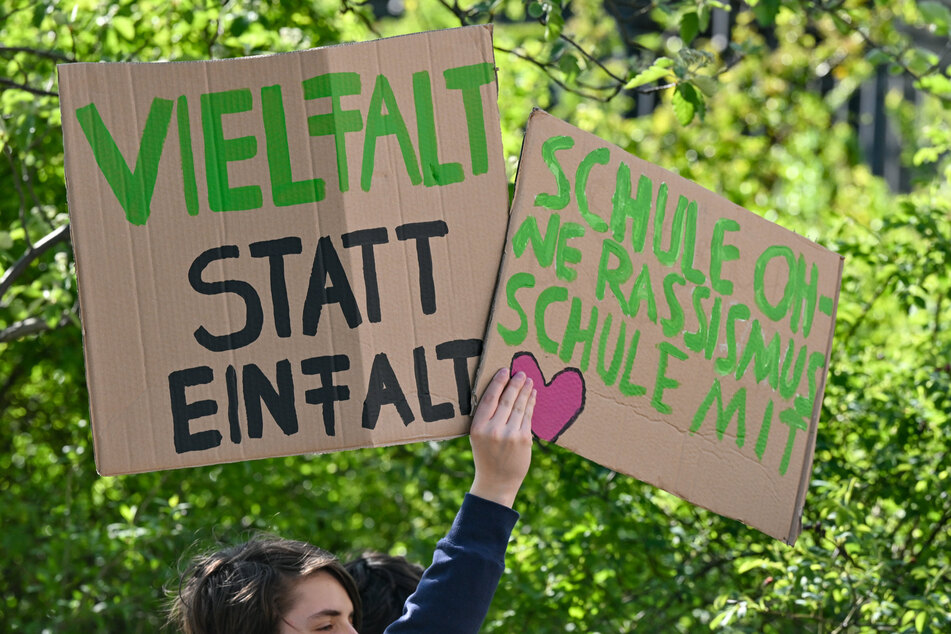 Lehrer soll Schüler verprügelt haben: Aufruf zur Demo gegen rechts vor Cottbuser Schulamt