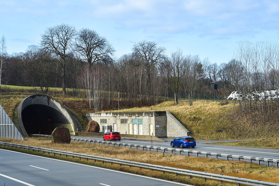 Wird ab Ende August drei Jahre lang saniert: Der Tunnel Königshainer Berge an der A4 kurz vor Görlitz.
