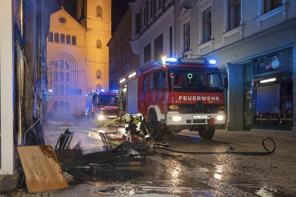 Durch den Feuerwehreinsatz wurde die nächtliche Ruhe im Zittauer Zentrum gestört.