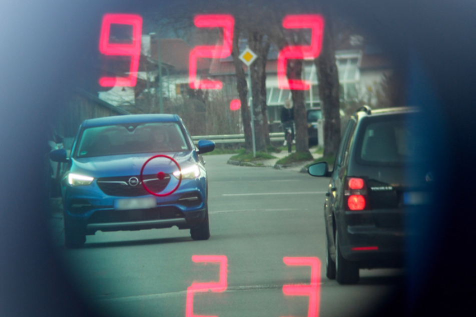 Geschwindigkeitsverstöße führen seit der Änderung häufiger zu Anzeigen.