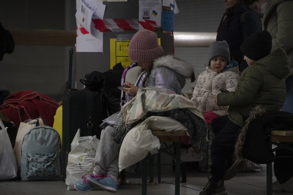 Viele sind ohne Eltern unterwegs: Mehr als 800.000 Kinder müssen aus der Ukraine fliehen