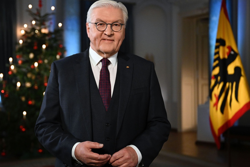Bundespräsident Frank-Walter Steinmeier (SPD, 66) hielt seine Weihnachtsansprache im Schloss Bellevue und rief zum Engagement gegen den Klimawandel auf.