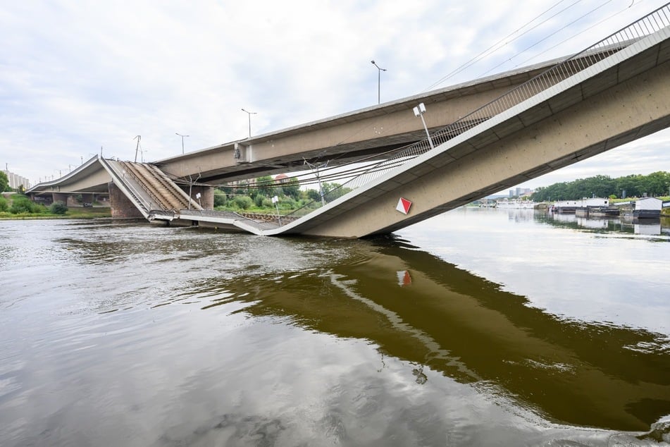 Wie es mit der Brücke weitergeht, unklar.