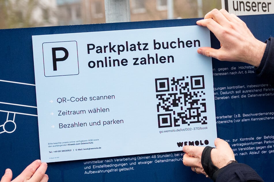 Seit Anfang des Jahres können Hamburger über einen QR-Code einen Parkplatz auf dem Lidl-Parkplatz in der Carl-Petersen-Straße für die Nacht buchen. (Archivbild)