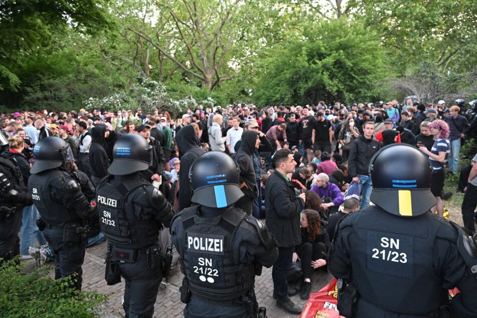 Rund 1000 Menschen hatte die Polizei Anfang Juni nach einer eskalierten Demo in Leipzig eingekesselt. Der "Leipziger Kessel" war danach heftig kritisiert worden.