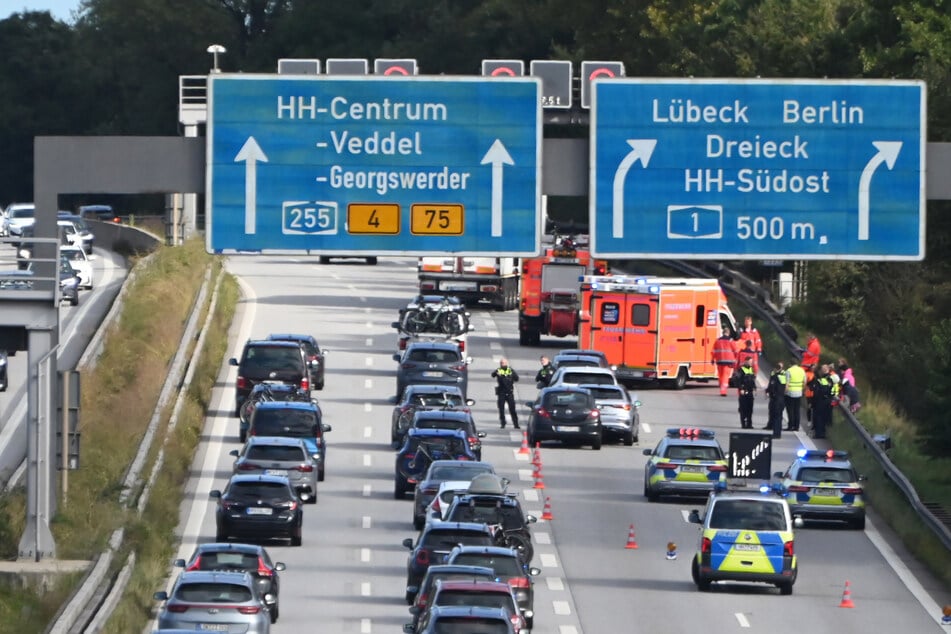 Unfall A1: Massencrash auf der A1 in Hamburg! Drei Verletzte, langer Stau