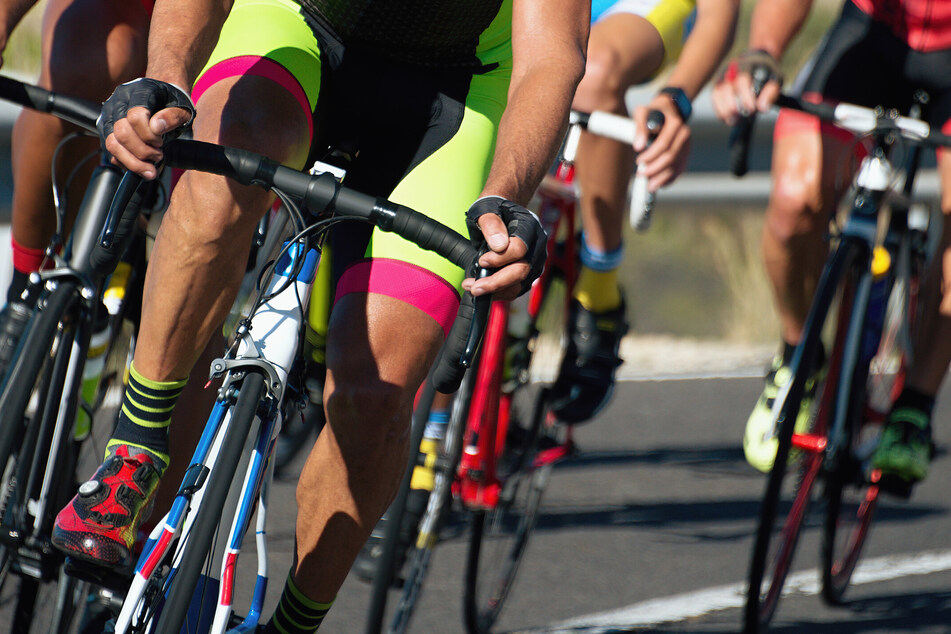 Radfahren, Schwimmen, Laufen: Knapp 2000 Athleten bewältigen am Wochenende den 41. Leipziger Triathlon. (Symbolbild)