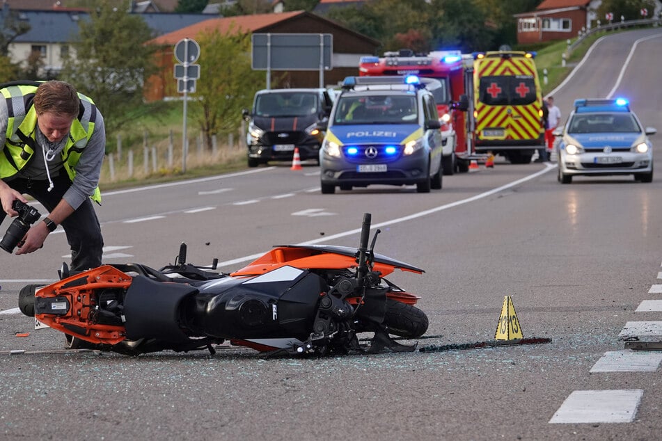 Bei dem Unfall auf der B170 nahe Dippoldiswalde starb ein 24-jähriger Motorradfahrer.